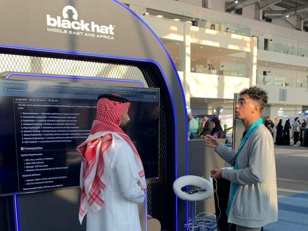 Prestasi membanggakan kembali ditorehkan mahasiswa Universitas Muhammadiyah Surakarta (UMS) di kancah internasional. Bayu Fedra atau yang akrab disapa Fedra, mahasiswa Teknik Informatika Fakultas Komunikasi dan Informatika (FKI) UMS, menjadi pembicara (speaker) dalam ajang konferensi keamanan siber bergengsi dunia, Black Hat Middle East and Africa (MEA) yang digelar di Riyadh, Arab Saudi, 2–4 Desember 2025.