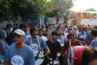 Semarakkan Milad ke 43, Pondok Hajjah Nuriyah Shabran UMS Gelar Jalan Sehat Bersama Warga