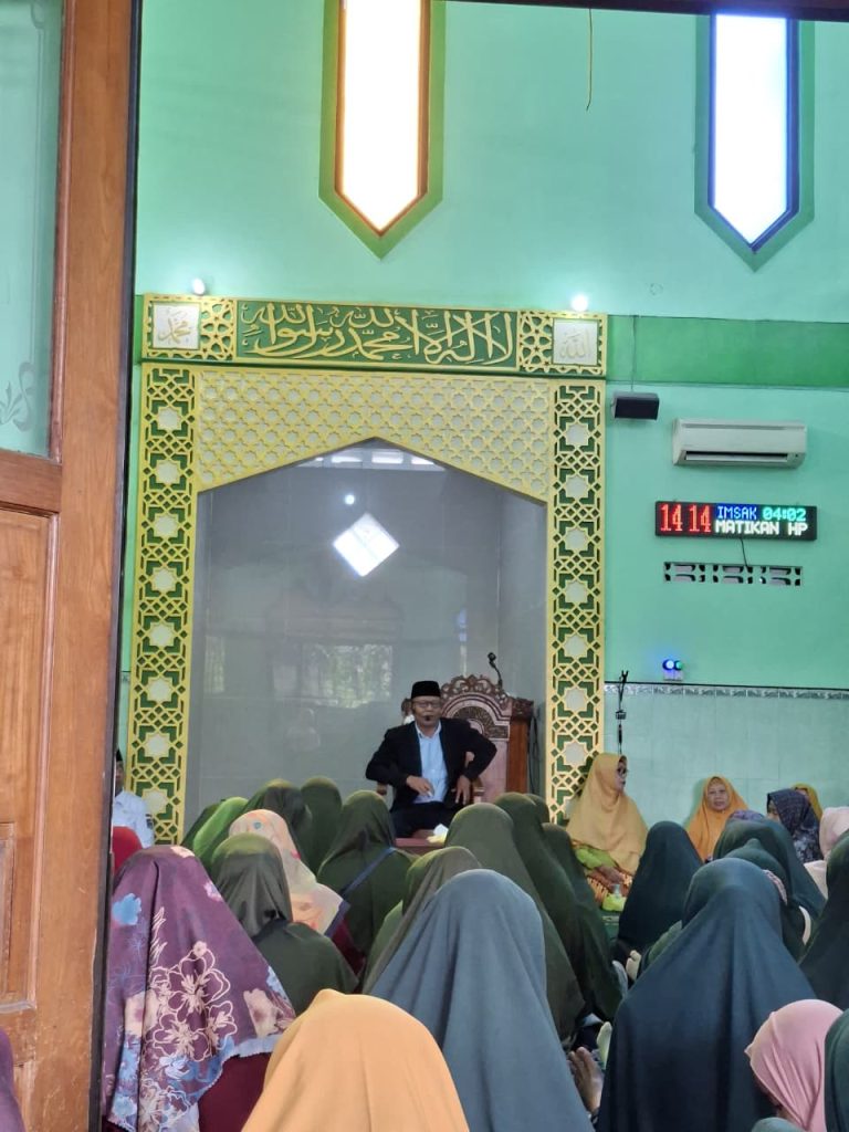 Pimpinan Ranting Aisyiyah Ngasem menyelenggarakan pengajian bulanan yang diikuti sekitar 700-an jemaah Aisyiyah se-Kecamatan Colomadu, di Masjid Robbanus Sholihin Ngasem, Rabu (21/1/2026). Pengajian menghadirkan pembicara Arif Nasiruddin.