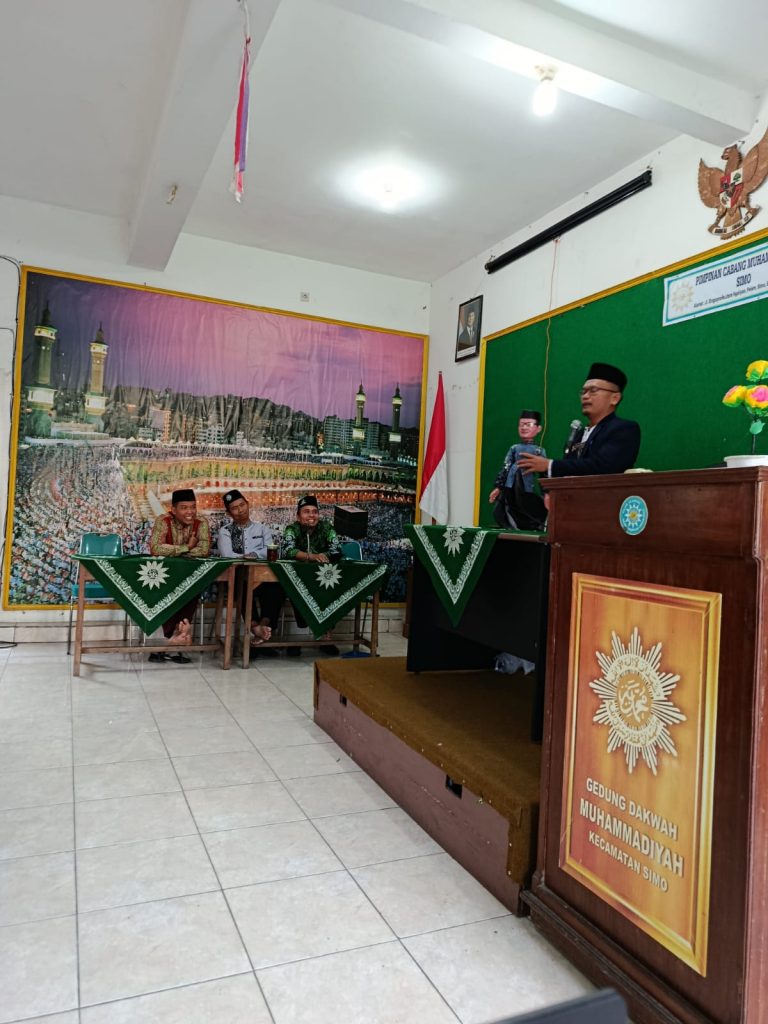Pengajian Ahad Pagi yang diselenggarakan oleh Pimpinan Cabang Muhammadiyah (PCM) Simo) berlangsung khidmat dan penuh pesan inspiratif. Kegiatan ini digelar Minggu (25/1/2026) di Gedung Dakwah PCM Simo, dengan sajian khas Wayang Golek Pitutur.