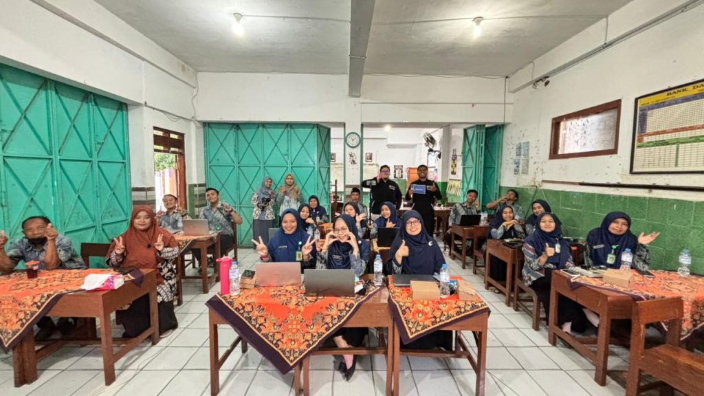 SD Muhammadiyah Tegalgede Karanganyar menyelenggarakan kegiatan Pelatihan dan Pendampingan Media Pembelajaran Berbasis Artificial Intelligence (AI) untuk Penguatan Al-Islam dan Kemuhammadiyahan, Rabu–Kamis, 10–11 Desember 2025, dan dilanjutkan Senin–Selasa, 22–23 Desember 2025.