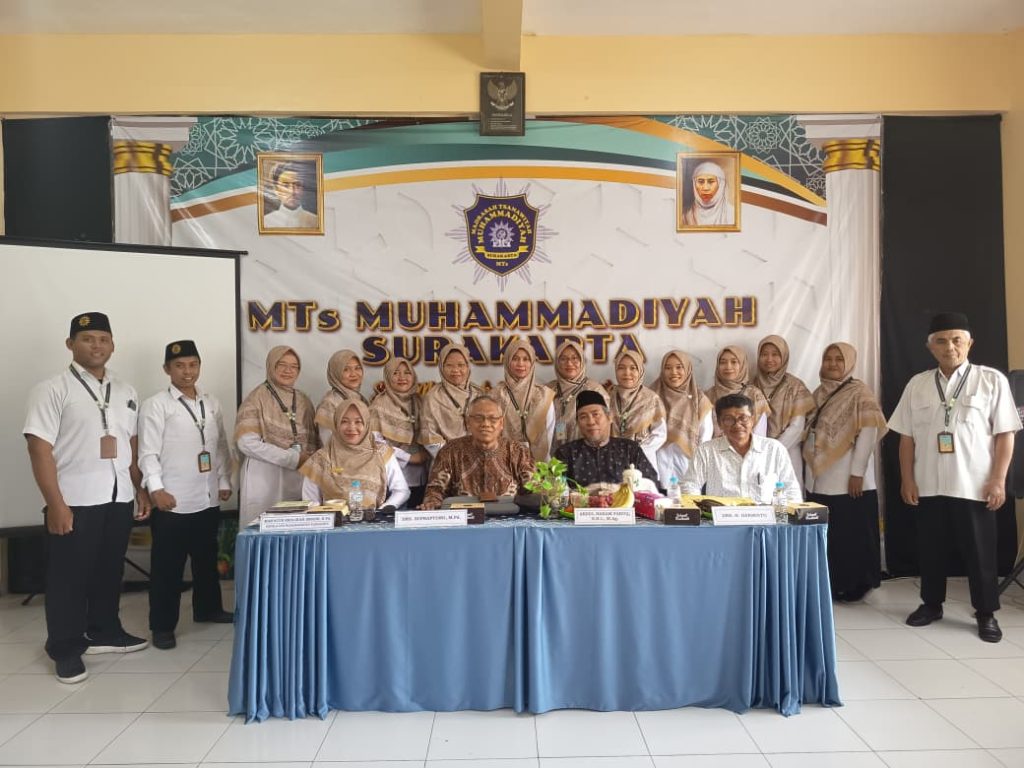 Majelis Pendidikan Pimpinan Daerah Muhammadiyah (PDM) Solo memulai rangkaian Monitoring dan Evaluasi (Monev) rutin untuk semester genap tahun pelajaran 2025/2026. Monev di MTs Muhammadiyah Solo digelar pada Senin (12/1/2026).