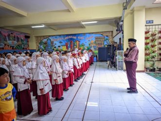 Murid SD Muhammadiyah PK Solo Ikuti Pagi Ceria dan Apel Hari Pertama Semester Genap