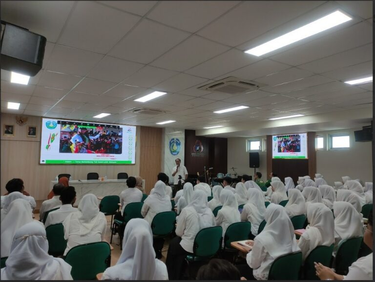 Menjadi dokter bukan sekadar mengenakan jas putih, tetapi tentang kesiapan ilmu, mental, dan integritas. Fakultas Kedokteran Universitas Muhammadiyah Surakarta (FK UMS) menunjukkan bagaimana proses itu dibentuk secara sistematis sejak mahasiswa memasuki tahap profesi.