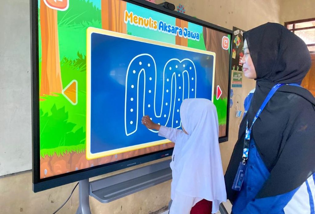 Mahasiswa KKNDik UMS Hadirkan Aplikasi untuk Tingkatkan Pemahaman Aksara Jawa Siswa