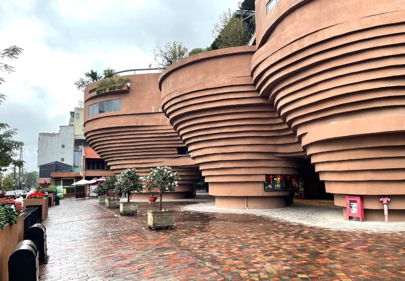 Eksplorasi Budaya Vietnam, Mahasiswa KKL UMS Analisis Desain Bat Trang Pottery Museum