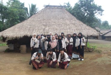 KKL Arsitektur UMS Eksplorasi Arsitektur Vernakular Desa Adat Senaru