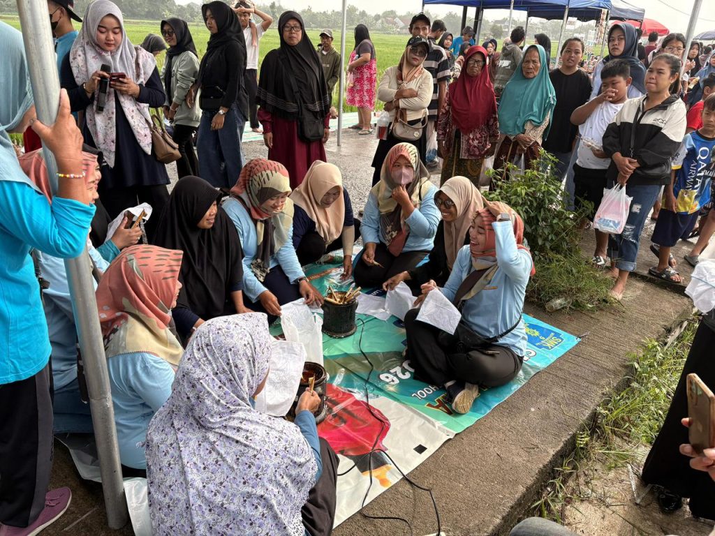 SMK Muhammadiyah 5 Solo terus menunjukkan komitmennya dalam menjalin kolaborasi lintas instansi dan pemberdayaan masyarakat. Kali ini, SMK Muhammadiyah 5 Solo bekerja sama dengan Badan Usaha Milik Desa (BUMDes) Pandeyan dalam mengisi kegiatan Car Free Day (CFD) Desa Pandeyan, Minggu, (8/2/2026).