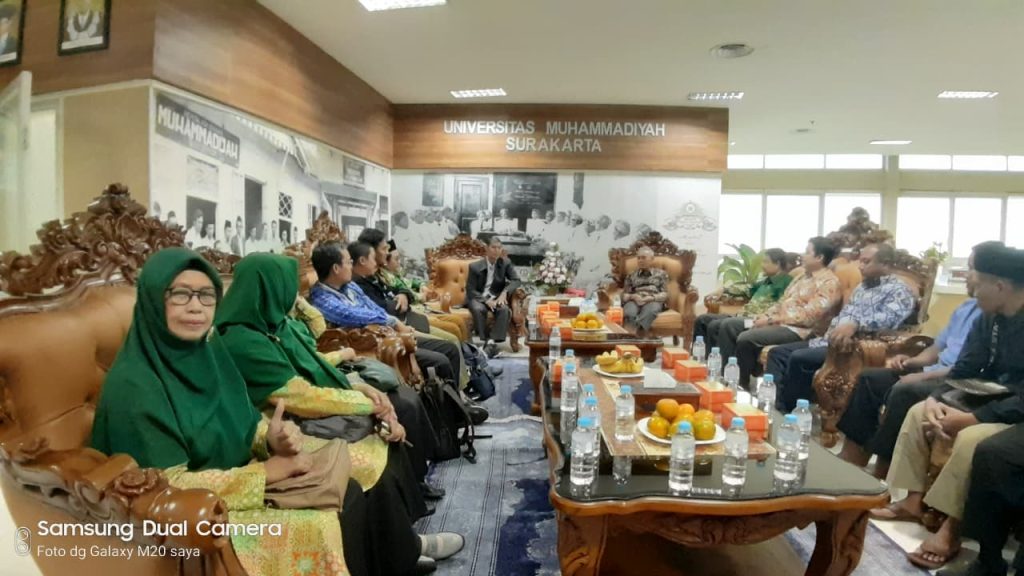 Pimpinan Cabang Muhammadiyah (PCM) Colomadu menggelar audiensi strategis dengan Rektor Universitas Muhammadiyah Surakarta (UMS), Prof. Harun Joko Prayitno, di kampus UMS, Senin (2/2/2026). Pertemuan tersebut bertujuan mempererat silaturahmi institusional.