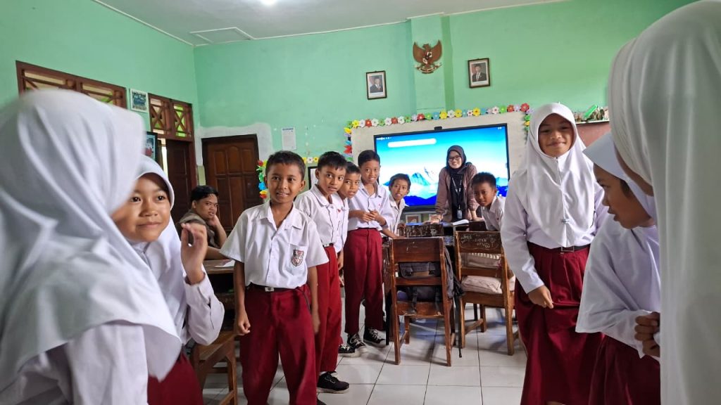Mahasiswa Geografi UMS Inisiasi Program Mengajar Desa di Ngemplak, Karanganyar