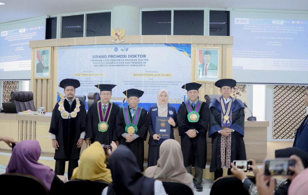 Program Studi Pendidikan Program Doktor, Fakultas Keguruan dan Ilmu Pendidikan (FKIP) Universitas Muhammadiyah Surakarta (UMS) kembali melahirkan doktor baru. Promovenda Naumi Fahma, resmi menyandang gelar Doktor setelah dinyatakan lulus dalam Sidang Promosi Doktor dengan disertasi berjudul “Pengembangan Media Pembelajaran IPAS Hybrid Berbasis Profetik untuk Menumbuhkembangkan Berpikir Kritis Siswa Sekolah Dasar”.