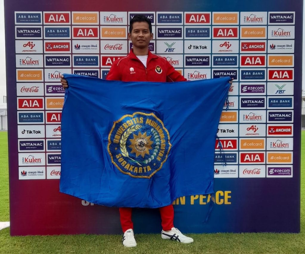 Dosen Atletik dan Olahraga Paralimpik Program Studi Pendidikan Jasmani Fakultas Keguruan dan Ilmu Pendidikan (FKIP) Universitas Muhammadiyah Surakarta (UMS), Akhmad Azlan Khoirur Rozikin, kembali mengharumkan nama bangsa sekaligus institusi.