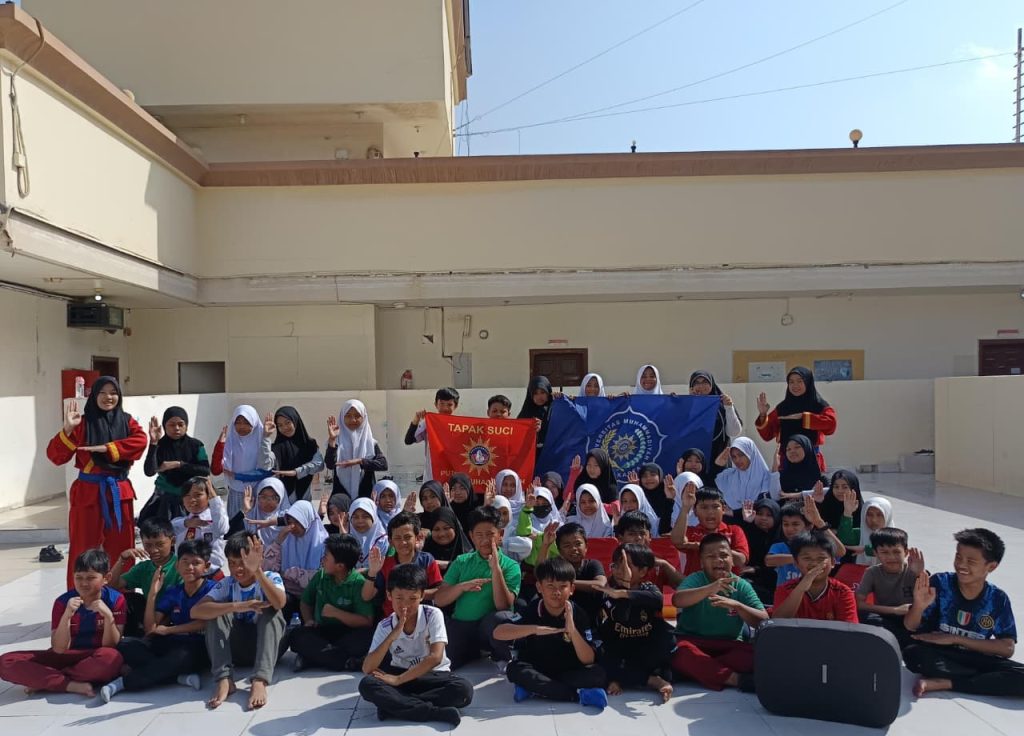 Lewat Tapak Suci, Mahasiswa KKN UMS Tanamkan Ideologi Muhammadiyah di Tanah Arab