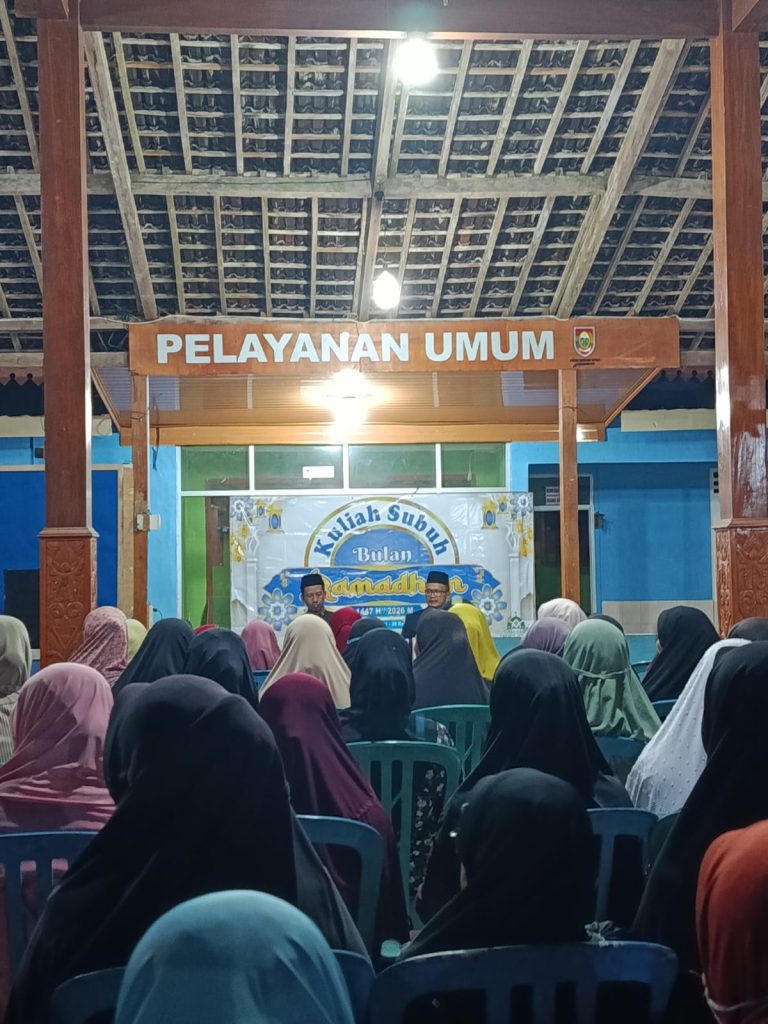Suasana Subuh di Masjid Desa Demangan Sambi Boyolali terasa lebih hidup dan khidmat. Ratusan jamaah memadati saf untuk mengikuti Kuliah Subuh bertema “Ramadhan Berdaya, Tidak Hanya Wacana.”