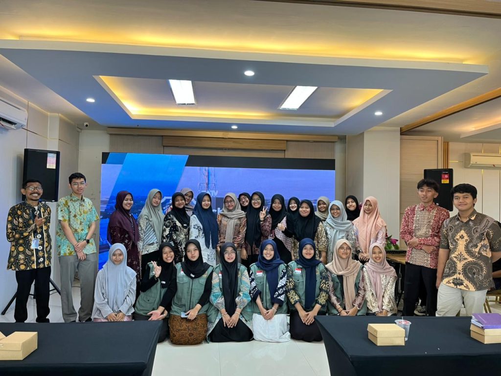 Ekstrakurikuler Broadcasting dan Rumah Bakat Jurnalistik SMA Muhammadiyah PK Solo Kunjungi TATV