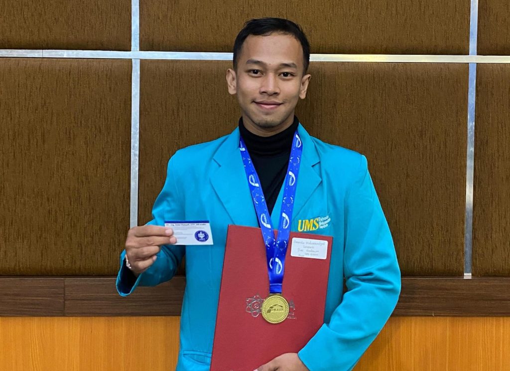 Tim mahasiswa Universitas Muhammadiyah Surakarta (UMS) kembali menorehkan prestasi membanggakan saat mengikuti kompetisi di kancah internasional. Dehan, sebuah nama tim yang terdiri dari mahasiswa UMS meraih Gold Medal dalam ajang ASEAN Innovative Science Environmental dan Entrepreneur Fair 2026, yang telah berlangsung pada 9-12 Februari 2026.