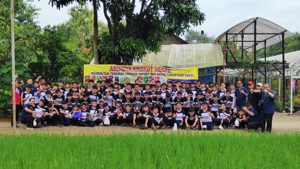 Sebanyak 150 siswa kelas VII SMP Muhammadiyah Program Khusus (PK) Kottabarat Solo mengikuti kegiatan home stay atau live in selama tiga hari dua malam di Dukuh Keblokan, Sendang Ijo, Selogiri, Wonogiri, Kamis–Sabtu (29–31/1/2026). Kegiatan ini mengusung tema “Mandiri dalam Keseharian, Bermakna dalam Kebersamaan”.