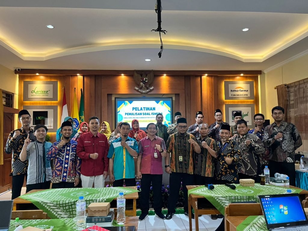 Musyawarah Guru Mata Pelajaran (MGMP) Ismuba SMA / SMK / MA bersama Badan Kerja Sama Kepala Sekolah Muhammadiyah (BKSM) menggelar workshop penulisan soal di SMK Muhammadiyah 4 Solo, Selasa (3/2/2026).