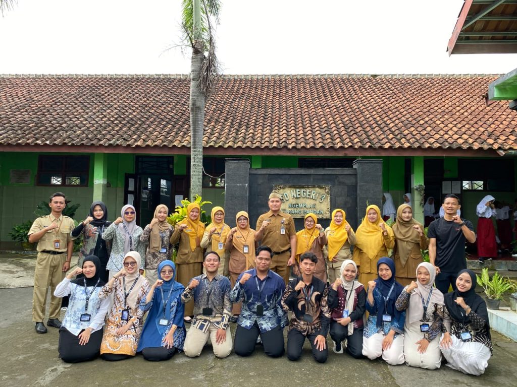 Mahasiswa Universitas Muhammadiyah Surakarta (UMS) kembali menunjukkan kontribusi nyata dalam pengabdian kepada masyarakat melalui program Pengabdian Mengajar Desa yang dilaksanakan di Desa Ngemplak, Kabupaten Karanganyar.