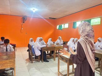 International Student Visit di MTs Muhammadiyah 7 Klego Tambah Siswa Pede Berbahasa Inggris