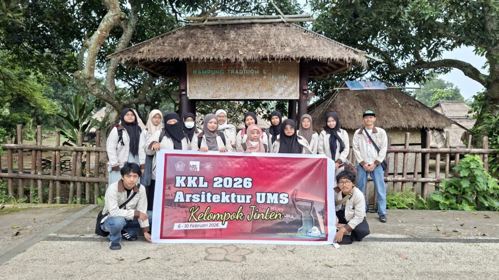 Universitas Muhammadiyah Surakarta (UMS) melalui Program Studi Arsitektur menggelar Kuliah Kerja Lapangan (KKL) pada 5–11 Februari 2026 dengan mengeksplorasi nilai-nilai arsitektur vernakular di Desa Adat Senaru. Kegiatan ini diikuti 14 mahasiswa yang tergabung dalam Kelompok Jinten dan didampingi Rini Hidayati.