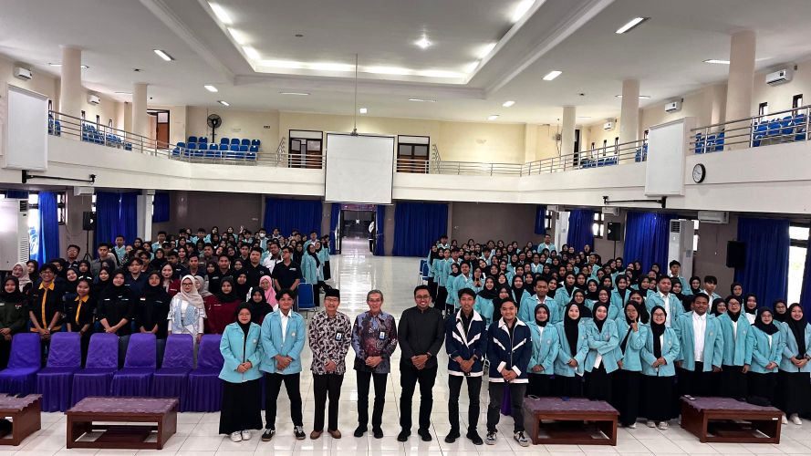 Pelantikan Pengurus BEM FKIP UNS: Dekan dan Wakil Dekan Mendorong Mahasiswa Berkarakter “Juara”