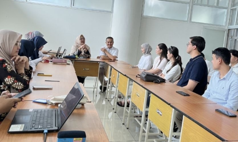 Universitas Muhammadiyah Surakarta (UMS) terus memperkuat layanan bagi mahasiswa internasional melalui berbagai program adaptasi akademik dan pendampingan selama masa studi.