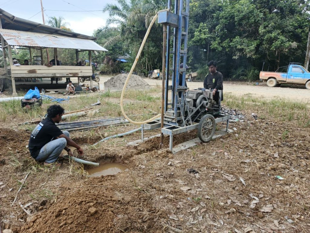 Krisis air yang melanda warga Aceh Timur mulai teratasi setelah Muhammadiyah Disaster Management Center (MDMC) Pimpinan Daerah Muhammadiyah (PDM) Solo menyalurkan bantuan sumur bor di lima titik strategis, termasuk sekolah dan tempat ibadah.