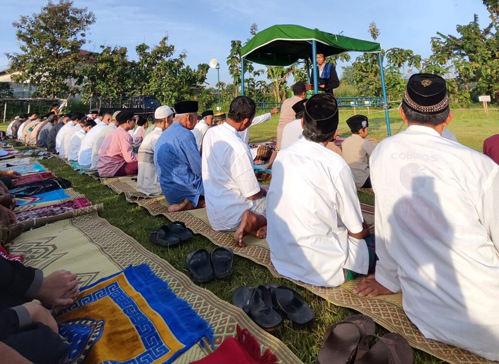 Lapangan Ngasem Dipadati Ratusan Umat Islam saat Salat Idulfitri