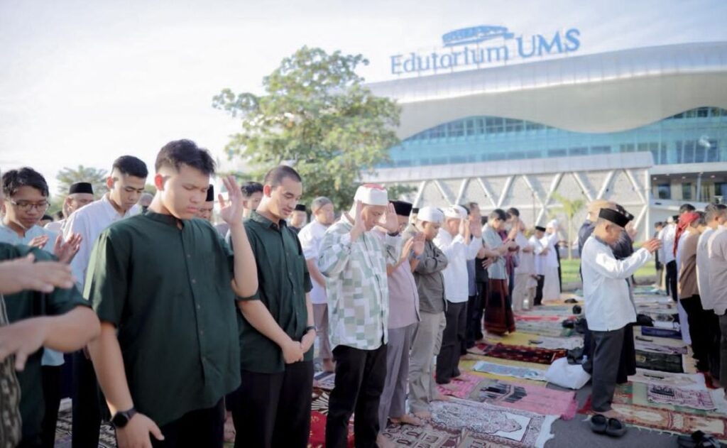 Ribuan Umat Islam Ikut Salat Idulfitri di Halaman Edutorium UMS