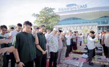 Ribuan Umat Islam Ikut Salat Idulfitri di Halaman Edutorium UMS
