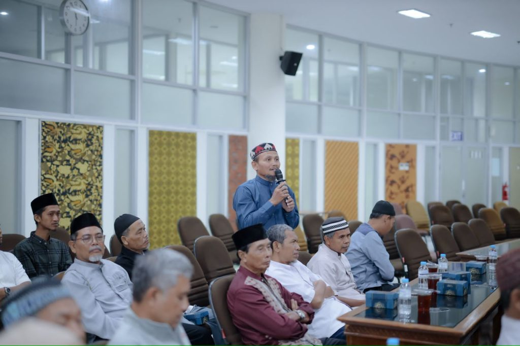 Kegiatan Pengajian Ramadan dan Silaturahmi yang diselenggarakan Universitas Muhammadiyah Surakarta (UMS) mendapat apresiasi positif dari para tokoh masyarakat dan takmir masjid di sekitar kampus.