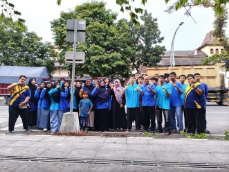 MA Muhammadiyah Solo Gelar Takjil on The Road