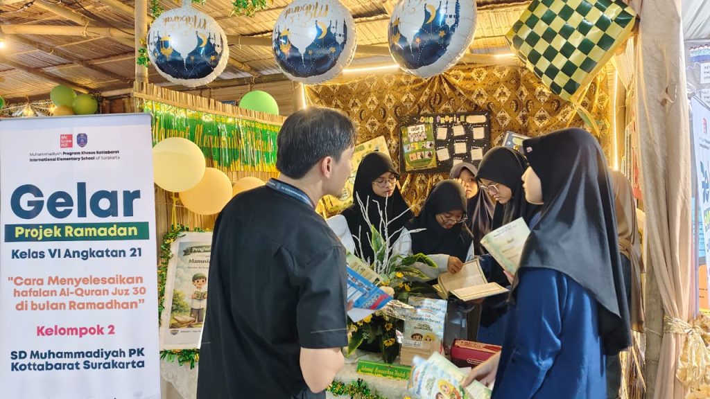 Sebanyak 54 murid kelas VI SD Muhammadiyah Program Khusus (PK) Kottabarat Solo mengikuti kegiatan Puncak Gelar Projek Ramadan di hall utama sekolah setempat, Senin (9/3/2026).