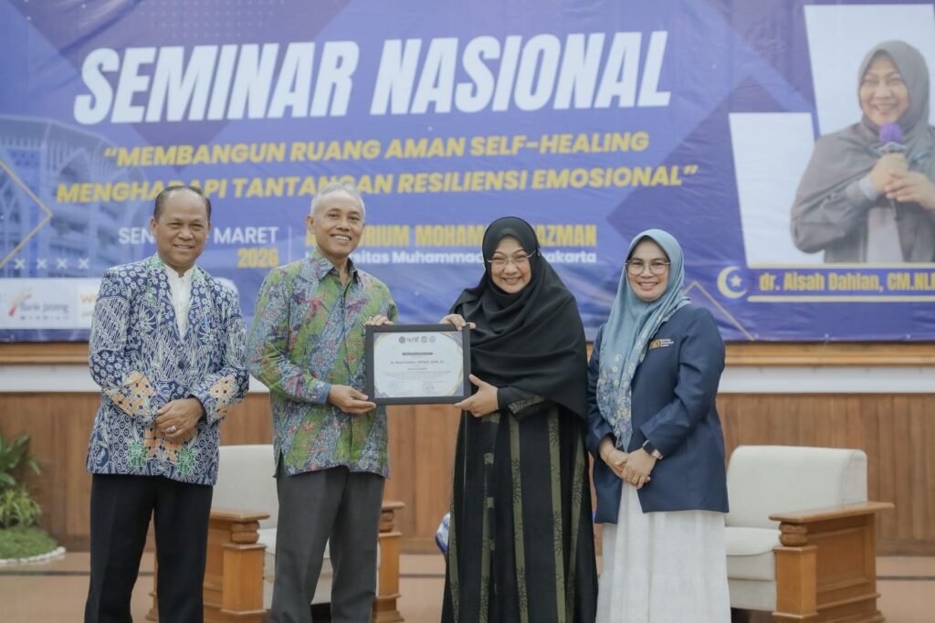 Program Studi Magister Pendidikan Dasar (Dikdas) bersama alumni Universitas Muhammadiyah Surakarta (UMS) menggelar seminar nasional bertema self-healing dengan menghadirkan narasumber Aisah Dahlan. Kegiatan tersebut berlangsung di Auditorium Mohammad Djazman, Senin (30/3/2026).