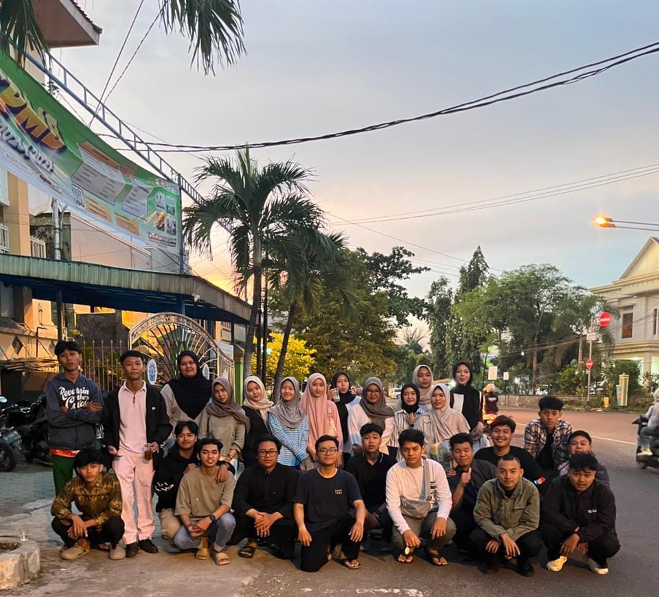 Siswa Kelas XII SMA Muhammadiyah 1 Solo Tebar Ribuan Takjil di Penjuru Kota