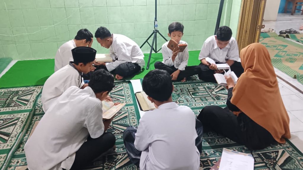 Baitul Arqam MTs  Muhammadiyah Solo Baitul Arqam Diisi Praktik Ibadah Harian dan Diskusi Remaja