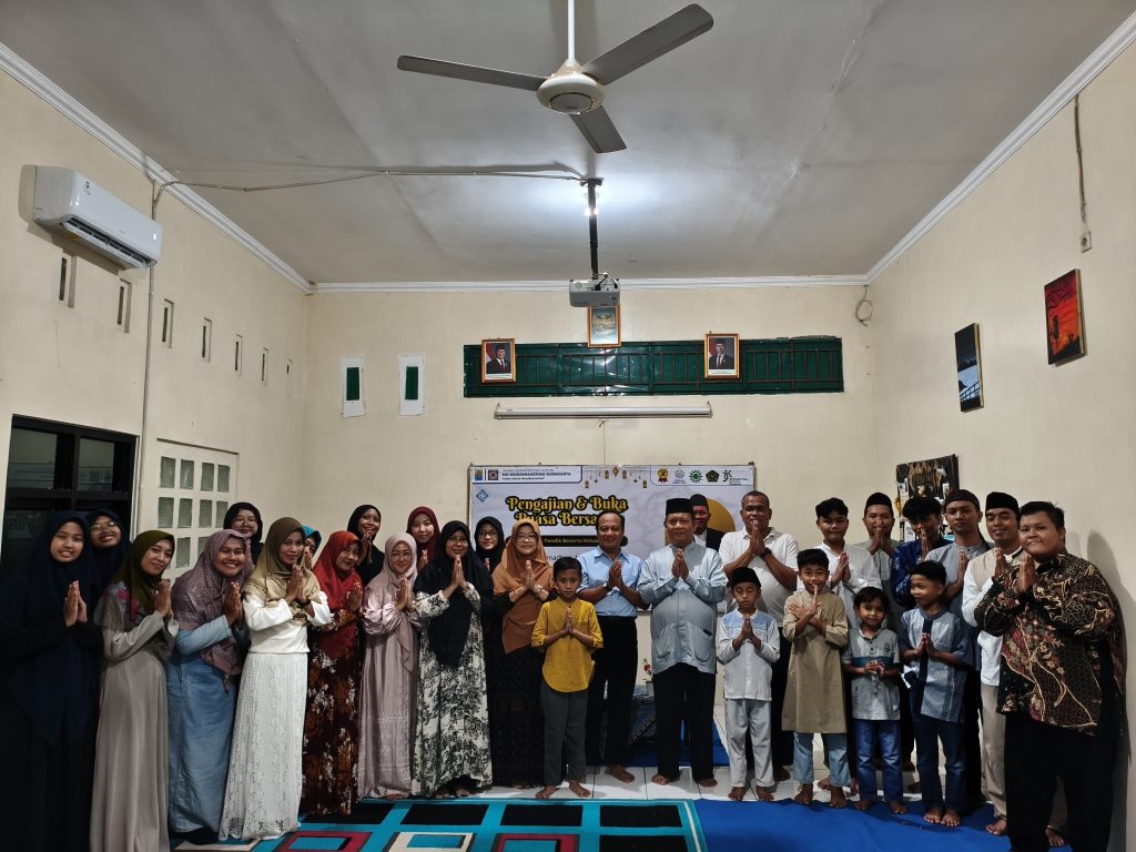 Suasana penuh kebersamaan dan semangat berbagi terasa hangat dalam kegiatan Ramadhan yang diselenggarakan oleh keluarga besar MA Muhammadiyah Surakarta (Mamska).