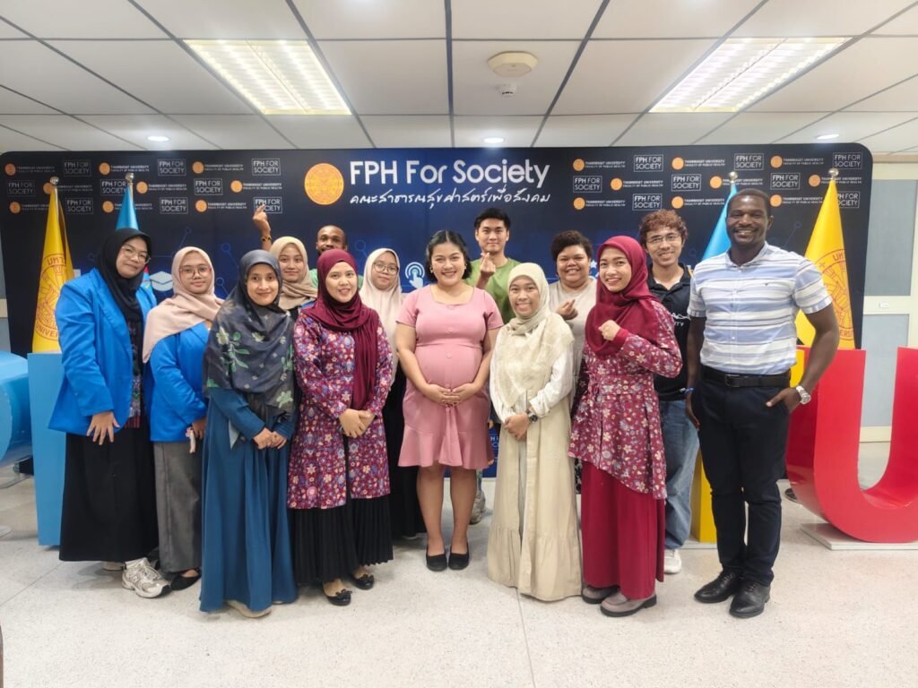 Universitas Muhammadiyah Surakarta (UMS) bersama Universitas Muhammadiyah Semarang (UNIMUS) dan Thammasat University Thailand menggelar program Pengabdian kepada Masyarakat (PKM) Internasional bertema "Mental Health Awareness and Stress Management for Students in the Digital Era", Senin, (21/4/2026), di Faculty of Public Health, Thammasat University, Thailand.