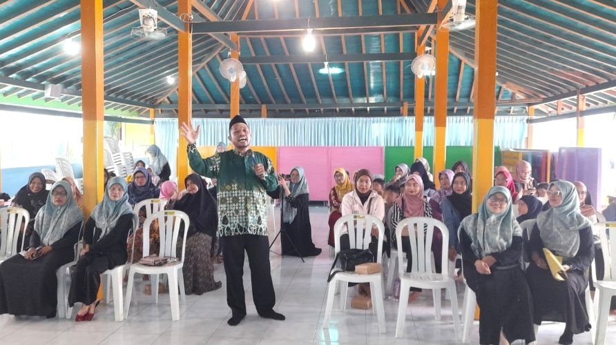 Ustaz Dwi Jatmiko: Dua Kunci Bahagia Dunia dan Akhirat…
