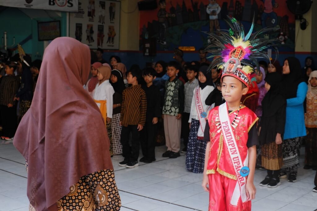 Habis Gelap Terbitlah Terang, SD Muhammadiyah PK Solo Kenalkan Kartini Lewat Wayang