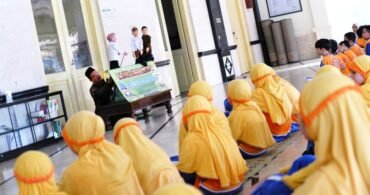 Outing Class di Boyolali, Murid SD Muhammadiyah PK Kottabarat Belajar Islam Berkemajuan Lewat Wayang Golek