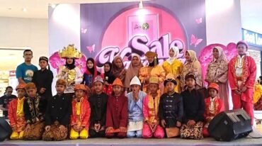 SD Muhammadiyah 14 Danuksuman Hadirkan Fashion Show Budaya Nusantara di The Park Mall