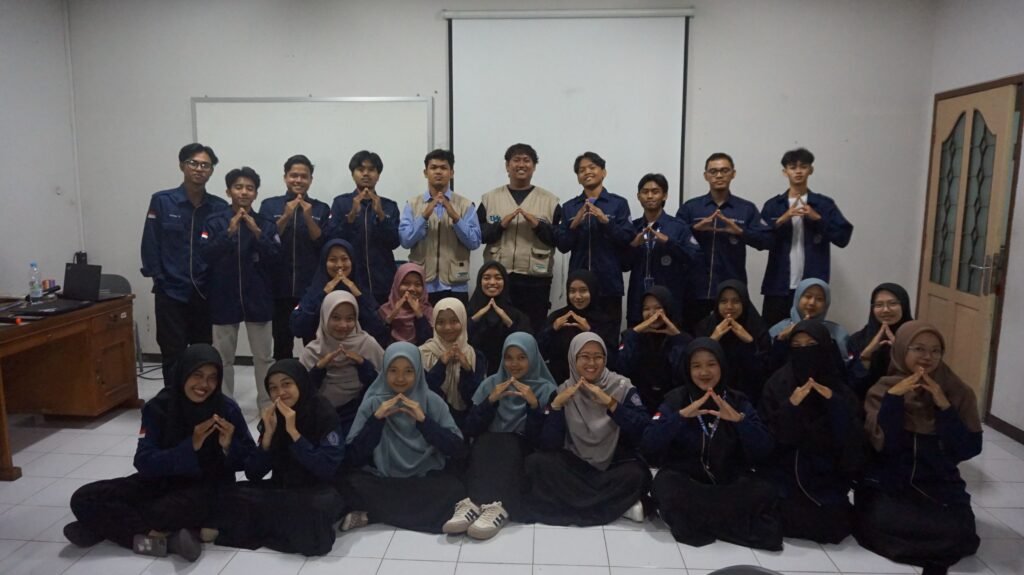 Himpunan Mahasiswa Prodi (HMP) Ilmu Al-Qur'an dan Tafsir (IQT) Universitas Muhammadiyah Surakarta (UMS) menggelar pelatihan desain grafis bagi pengurus HMP IQT di ruang Ma'had Abu Bakar UMS, Jumat (17/4/2026).