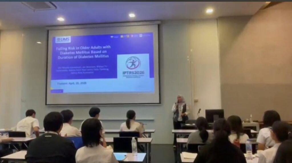 Dosen Program Studi Fisioterapi Universitas Muhammadiyah Surakarta (UMS), Dwi Rosella Komala Sari, meraih penghargaan Outstanding Oral Presentation dalam International Physiotherapy Research Symposium (IPTRS) di Chulalongkorn University, Bangkok, Thailand.