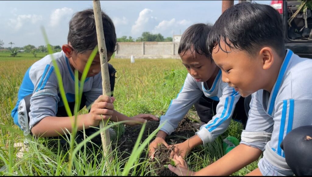 Sedekah Oksigen Semarakkan Milad Ke-18 SD Muhammadiyah PK Banyudono