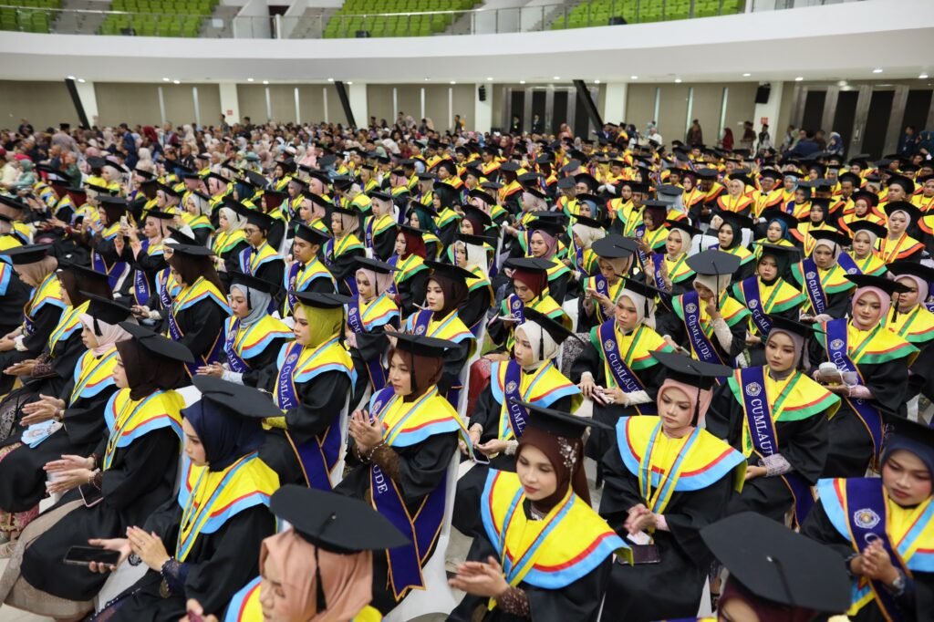 Universitas Muhammadiyah Surakarta (UMS) kembali menegaskan komitmennya sebagai kampus inklusif dalam Upacara Wisuda Sarjana, Magister, dan Doktor Periode III Tahun Akademik 2025/2026 yang digelar di Gedung Edutorium KH Ahmad Dahlan, Jumat-Sabtu (3-4/4/2026).