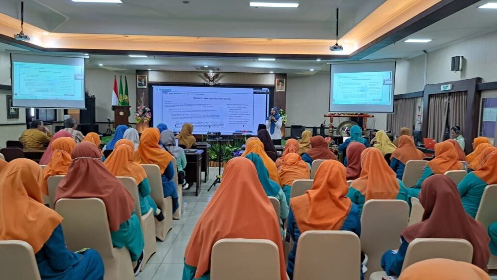 RS PKU Muhammadiyah Surakarta bekerja sama dengan Dinas Kesehatan Kota Surakarta dan BPJS Kesehatan Cabang Surakarta menyelenggarakan kegiatan Sosialisasi Anti Fraud dalam Pelayanan Kesehatan, Senin, (13/4/2026) di Aula RS PKU Muhammadiyah Surakarta.