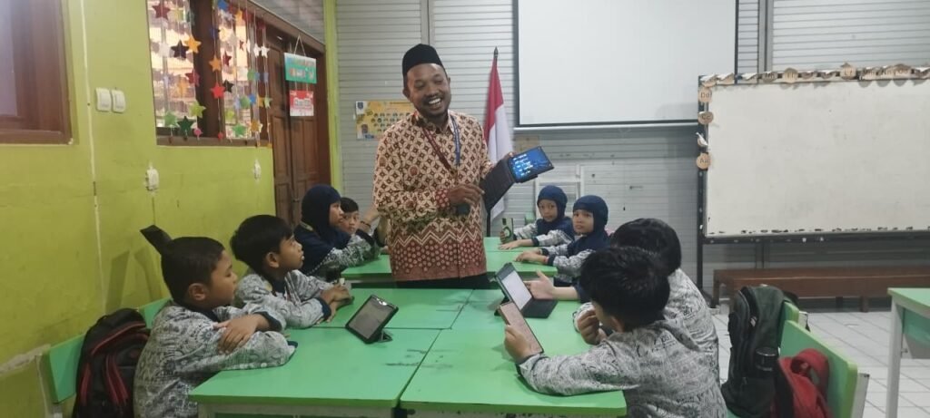 SD Muhammadiyah 1 Solo Mulai Gunakan AI untuk Pembelajaran Islam