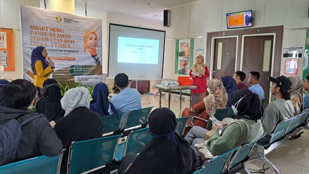 RS PKU Muhammadiyah Surakarta menggelar edukasi kesehatan interaktif "Smart Mom: Panduan Aman Perawatan Bayi 0–1 Tahun" bertepatan dengan peringatan Hari Kartini, Sabtu (18/4/2026). Kegiatan berlangsung di ruang tunggu Poliklinik Kebidanan & Anak Gedung C dan diikuti 45 pengunjung.
